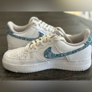 COPY - RARE Nike Air Force 1 07 Essential Blue Paisley White